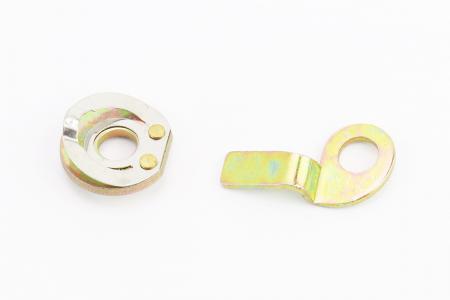 Пластина притискна і шайба до датчика положення КПП скутера DELTA PRC