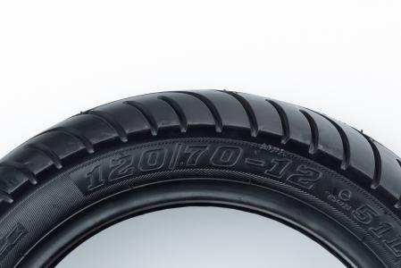 Шина 120/70-12 безкамерна до скутера та мопеда, шосейний малюнок 6002, Boos/Mototech