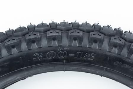Шина мото 3,00-18 шипована SRC SV546