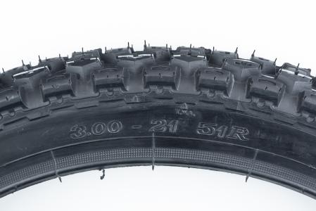 Шина 3,00-21 шипована CROSS VRM-022