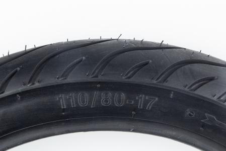 Шина 110/80-17 безкамерна, дорожня RUNNER до велосипеда