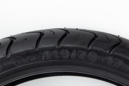 Шина 110/70-17 безкамерна, шосейний малюнок до велосипеда NITRO3