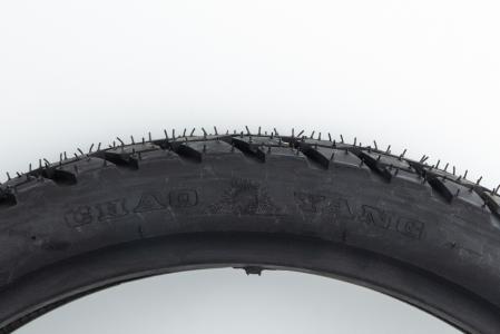 Шина 110/80-18 безкамерна, шипована до велосипеда Dakar 100 H-803