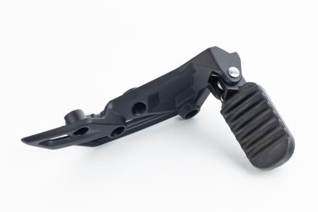 Підніжка передня, права з кронштейном до мотоцикла Loncin LX650DS/LX650-2A