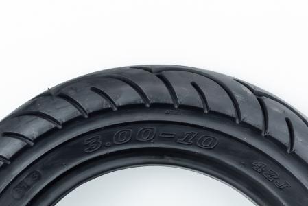 Шина 3,00-10 безкамерна, шосейний візерунок 6002 до велосипеда